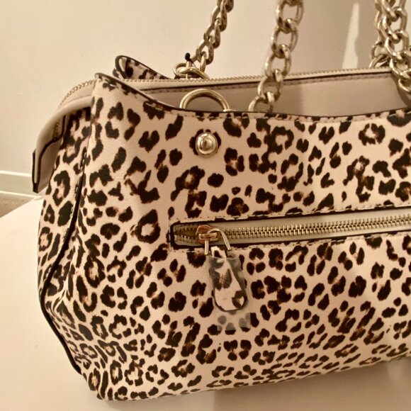 Guess Purse - NEW - Picture 9 of 10